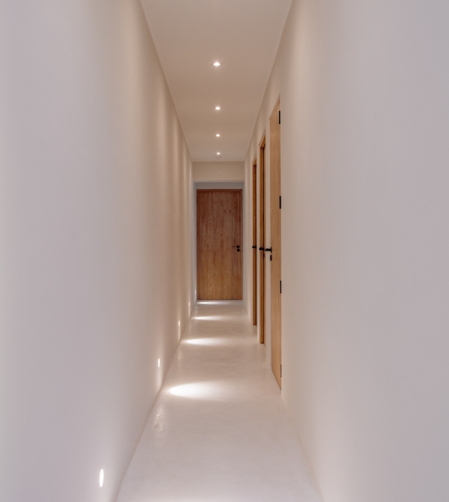 Resa estates Geraldine te koop finca noorden north ibiza sale bathroom hallway.jpg